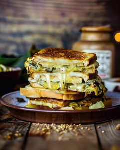 Croque monsieur aux légumes au Air Fryer, bien doré.