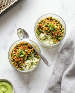 Verrines de poisson au wasabi au air fryer avec croûte de petits pois dorée et cœur fondant, prêtes pour l’apéro